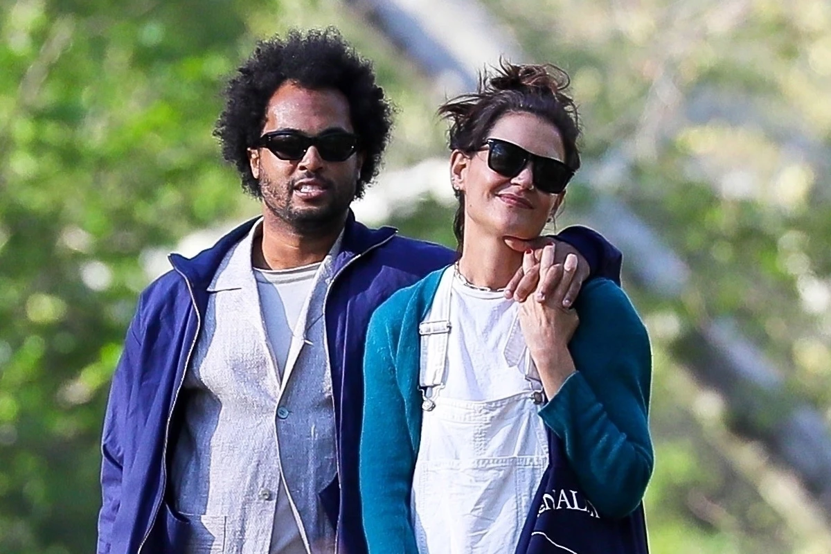 Katie Holmes y Bobby Wooten en la alfombra roja