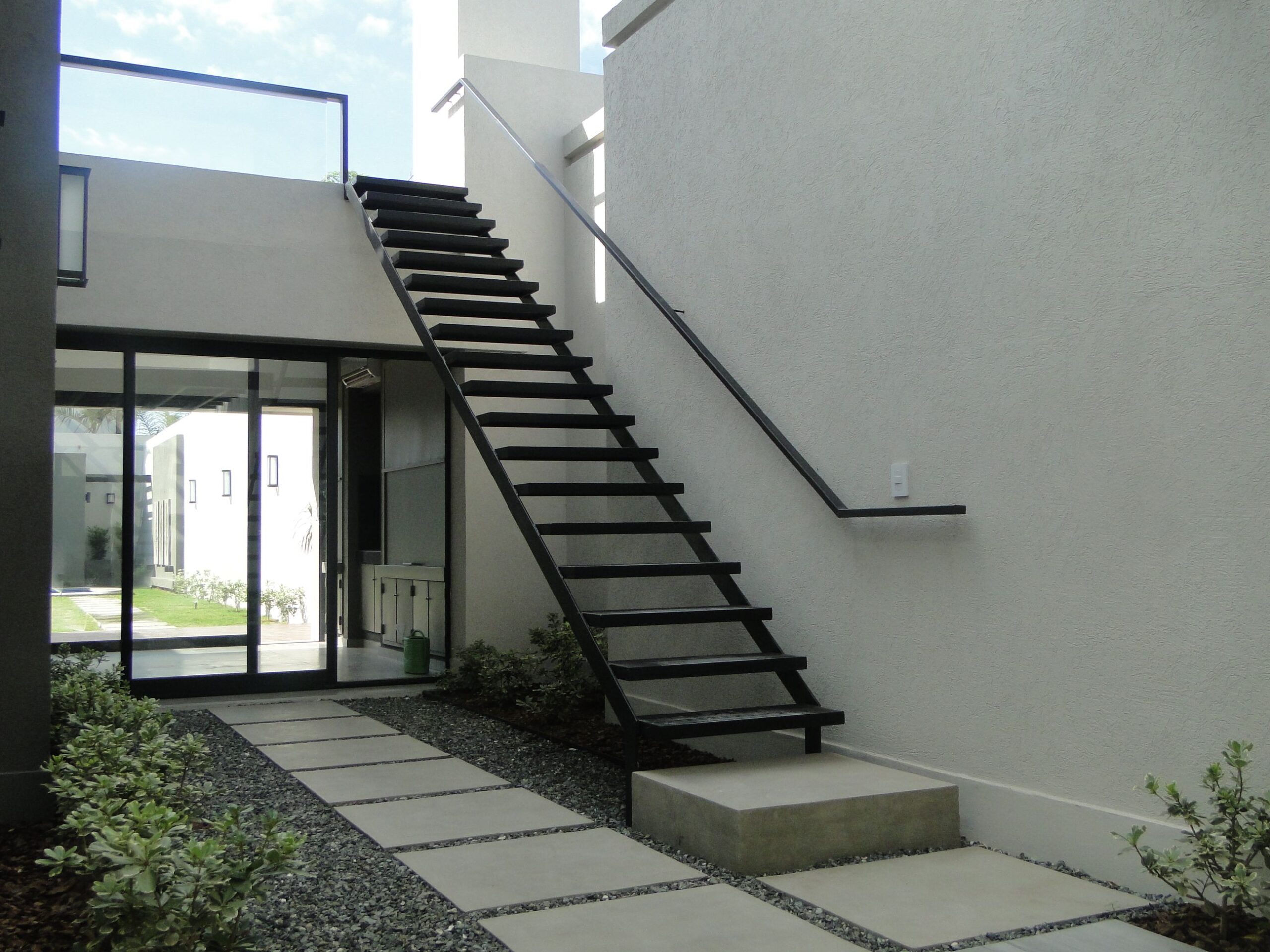 Escalera de hierro exterior para terraza: ¿Cuál debería comprar?