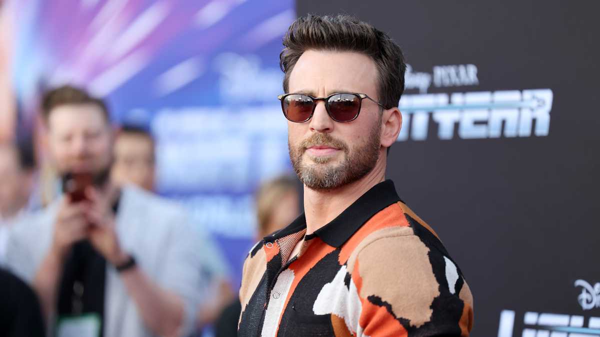 Chris Evans se declara fan de Shakira
