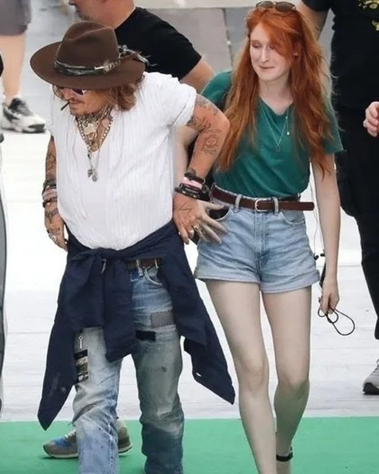 ¿Johnny Depp tiene una nueva novia?